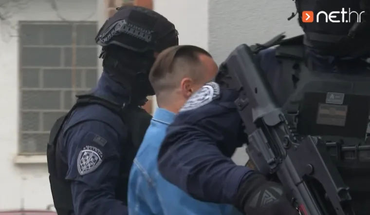 Opasni ubojica, zalizana kosa i pogled koji ledi krv u žilama: Ovako danas izgleda sisački monstrum