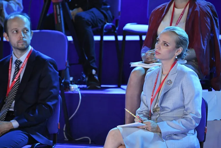 Odrastale u strogoj privatnosti: Tajnovite kćeri Vladimira Putina nevjerojatno nalikuju ocu