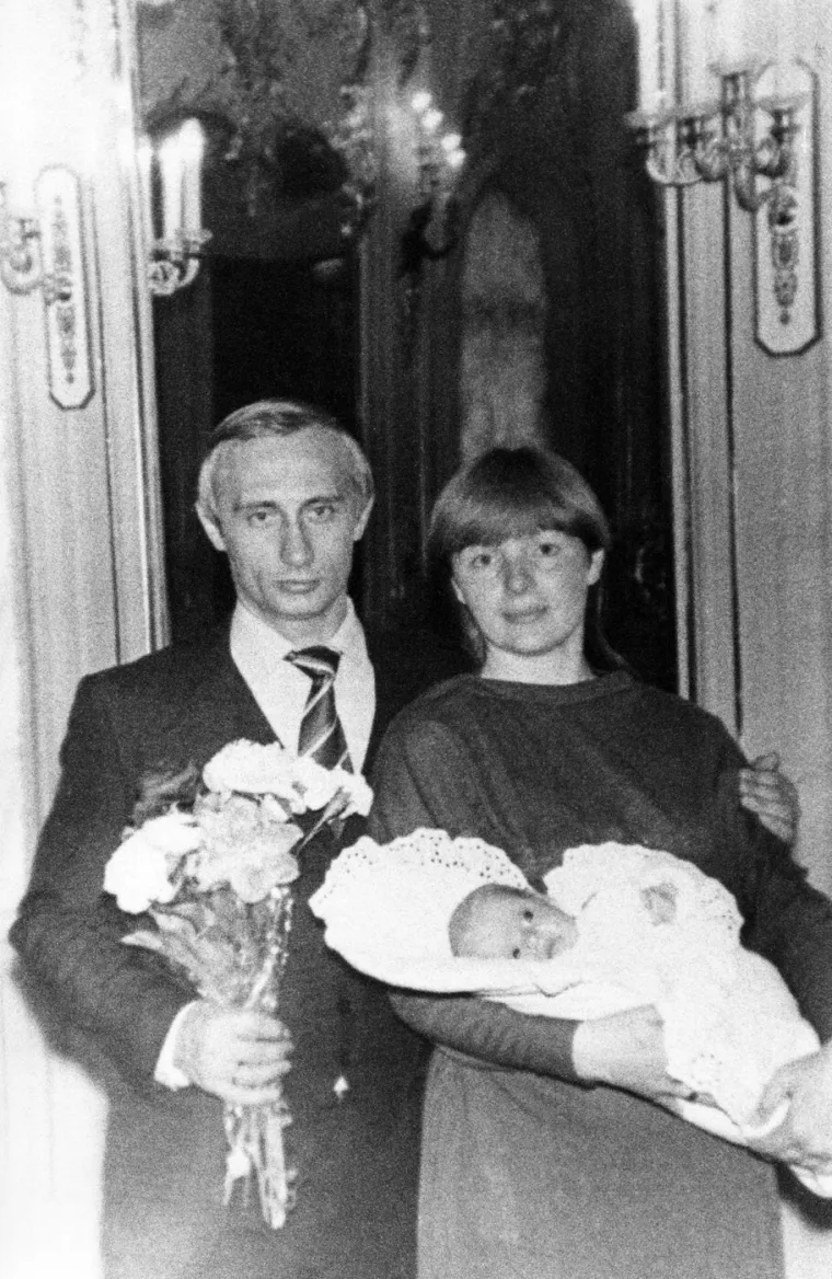 Odrastale u strogoj privatnosti: Tajnovite kćeri Vladimira Putina nevjerojatno nalikuju ocu