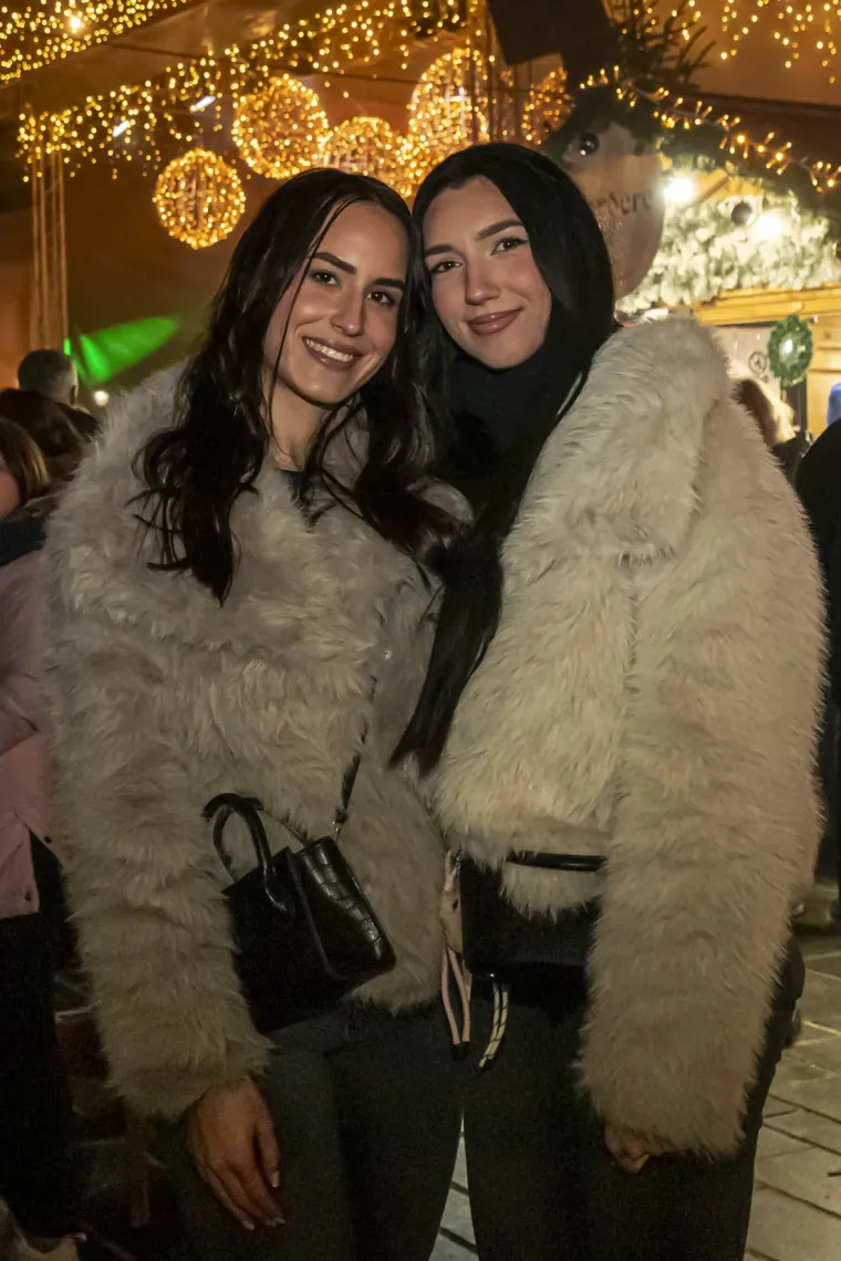 Legice prošetale hit sezone: Svi pogledi su bili upereni u zgodne crnke u osječkoj Tvrđi