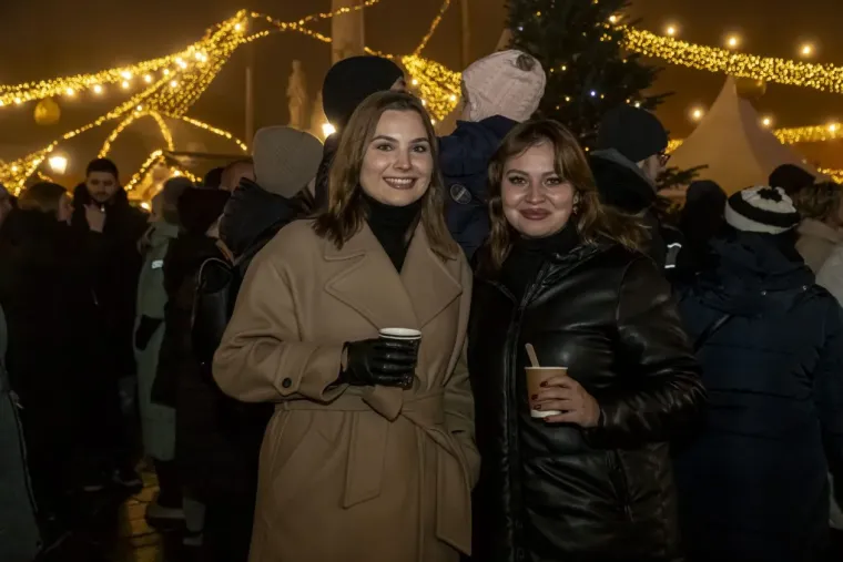 Legice prošetale hit sezone: Svi pogledi su bili upereni u zgodne crnke u osječkoj Tvrđi