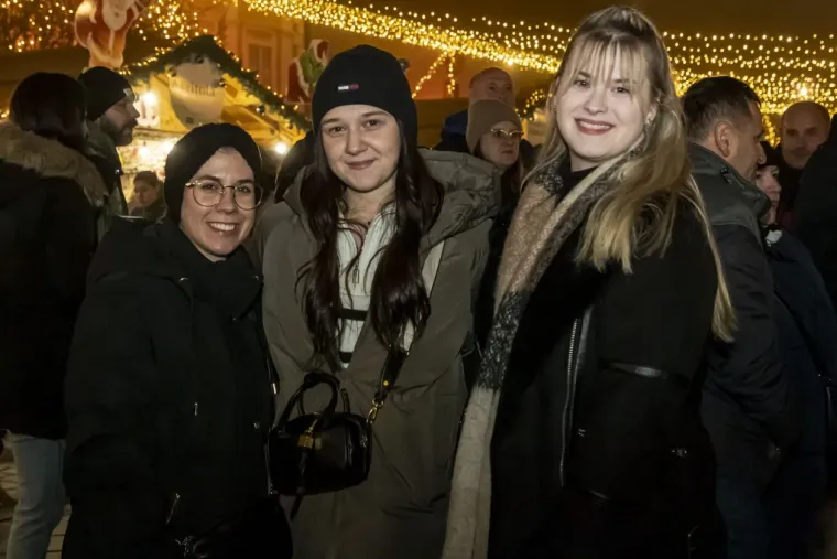 Legice pro&scaron;etale hit sezone: Svi pogledi su bili upereni u zgodne crnke u osječkoj Tvrđi