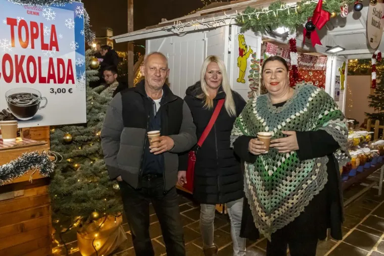 Legice pro&scaron;etale hit sezone: Svi pogledi su bili upereni u zgodne crnke u osječkoj Tvrđi