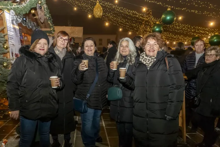 Legice pro&scaron;etale hit sezone: Svi pogledi su bili upereni u zgodne crnke u osječkoj Tvrđi