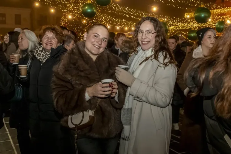 Legice pro&scaron;etale hit sezone: Svi pogledi su bili upereni u zgodne crnke u osječkoj Tvrđi