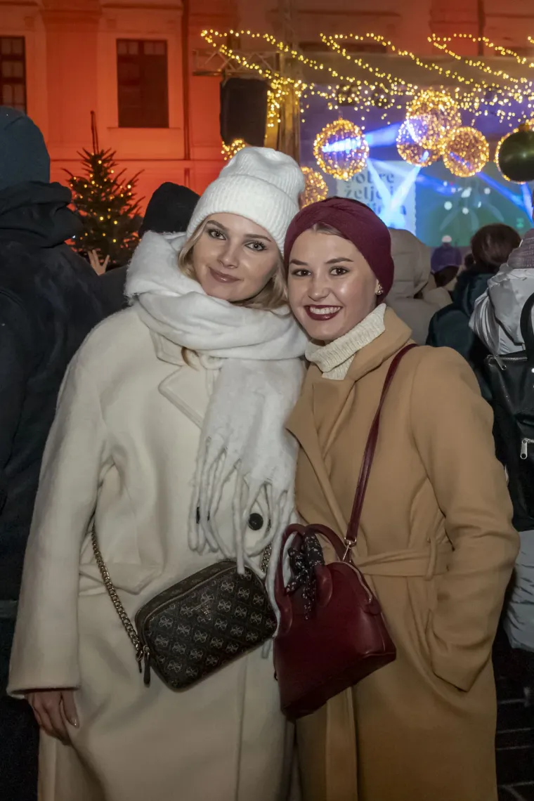 Legice pro&scaron;etale hit sezone: Svi pogledi su bili upereni u zgodne crnke u osječkoj Tvrđi