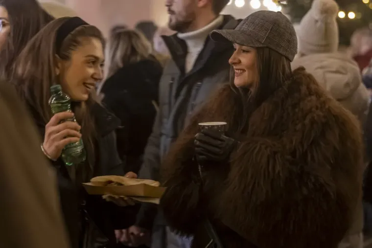 Legice pro&scaron;etale hit sezone: Svi pogledi su bili upereni u zgodne crnke u osječkoj Tvrđi