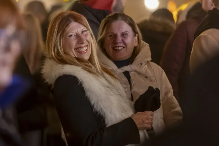 Legice pro&scaron;etale hit sezone: Svi pogledi su bili upereni u zgodne crnke u osječkoj Tvrđi