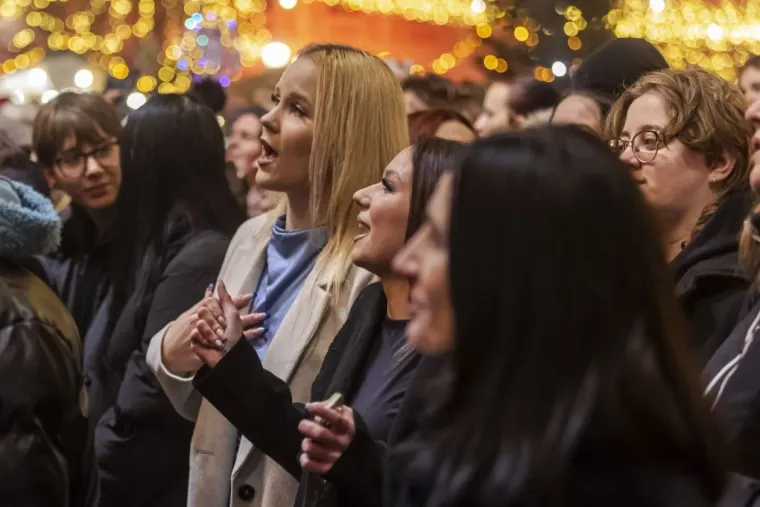 Legice pro&scaron;etale hit sezone: Svi pogledi su bili upereni u zgodne crnke u osječkoj Tvrđi