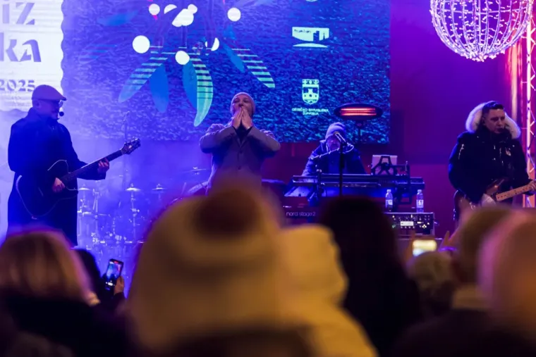 Legice pro&scaron;etale hit sezone: Svi pogledi su bili upereni u zgodne crnke u osječkoj Tvrđi