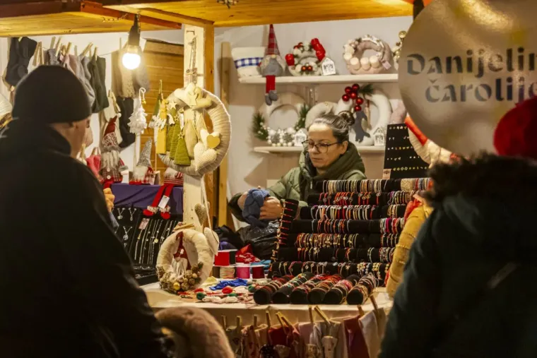 Legice pro&scaron;etale hit sezone: Svi pogledi su bili upereni u zgodne crnke u osječkoj Tvrđi