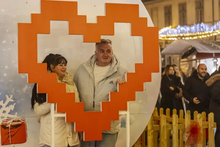 Legice pro&scaron;etale hit sezone: Svi pogledi su bili upereni u zgodne crnke u osječkoj Tvrđi