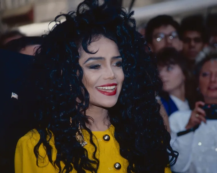 'Ona više ne liči na sebe', fanovi su u šoku: Znate li o kome je riječ? Evo kako se mijenjala kroz godine