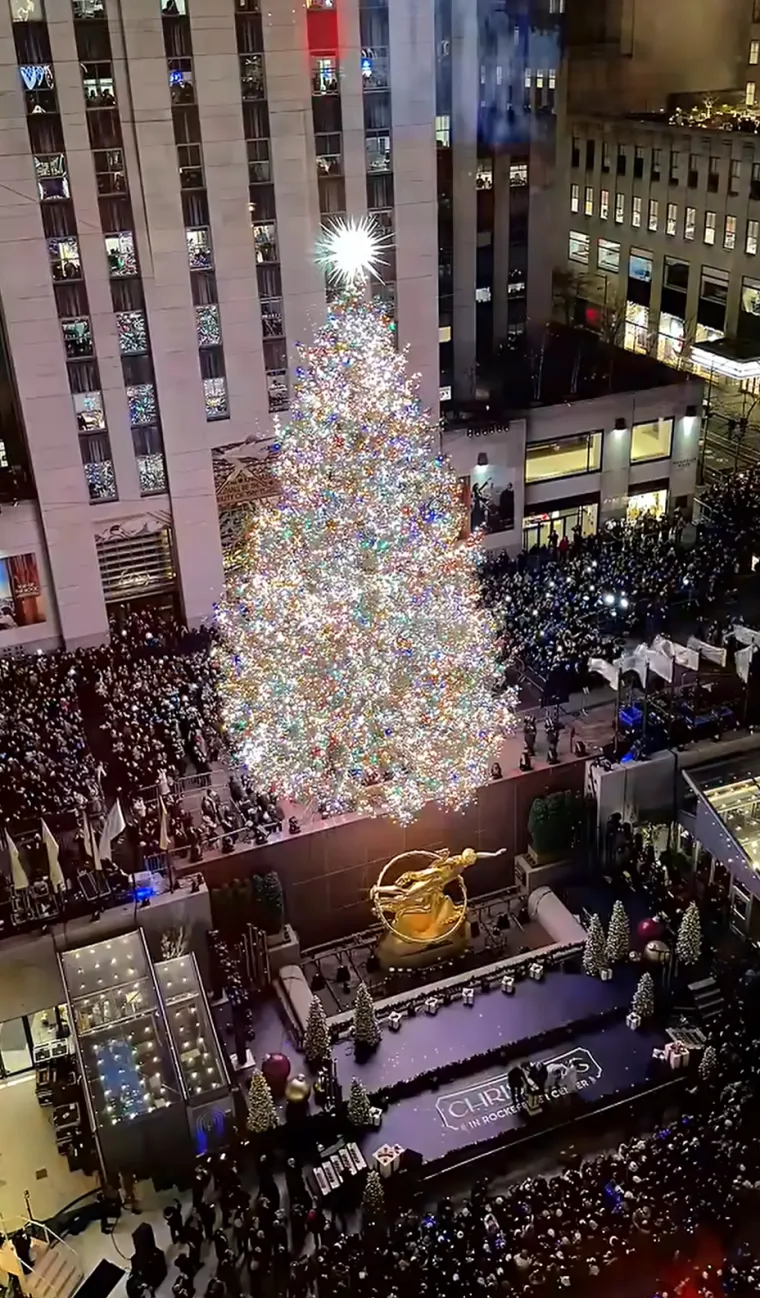 Ispred ovog božićnog drvca Kevin je prije 33 godine zaželio želju: Evo kako je danas ukrašeno