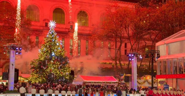 Ispred ovog božićnog drvca Kevin je prije 33 godine zaželio želju: Evo kako je danas ukrašeno