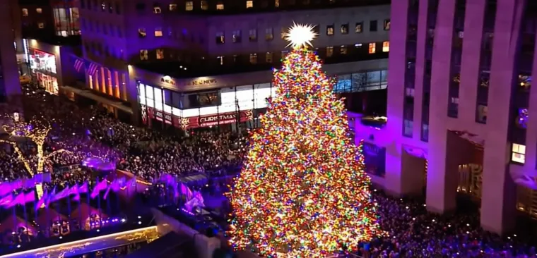 Ispred ovog božićnog drvca Kevin je prije 33 godine zaželio želju: Evo kako je danas ukrašeno