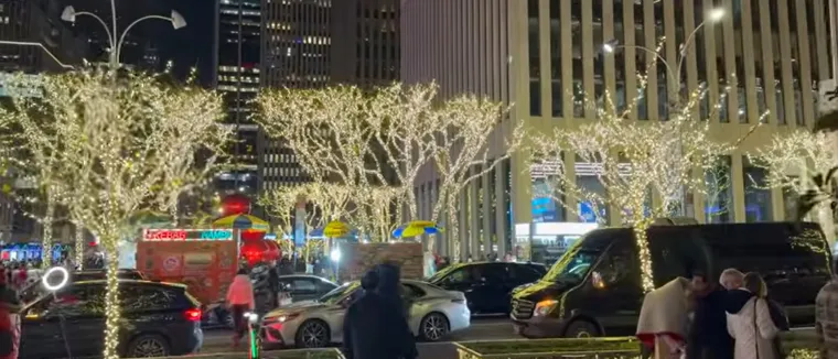 Ispred ovog božićnog drvca Kevin je prije 33 godine zaželio želju: Evo kako je danas ukrašeno