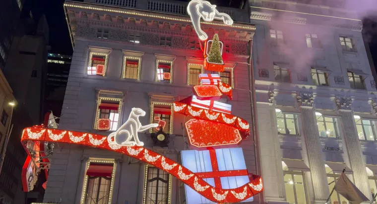 Ispred ovog božićnog drvca Kevin je prije 33 godine zaželio želju: Evo kako je danas ukrašeno