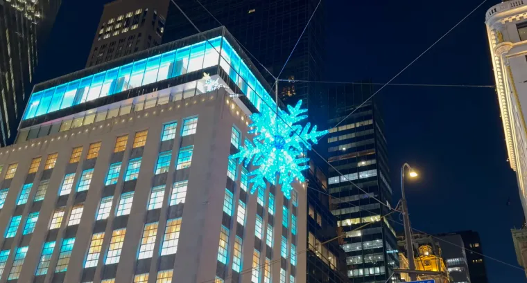 Ispred ovog božićnog drvca Kevin je prije 33 godine zaželio želju: Evo kako je danas ukrašeno