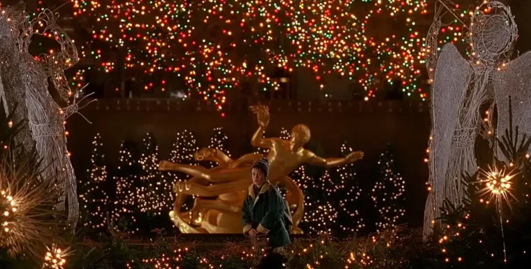 Ispred ovog božićnog drvca Kevin je prije 33 godine zaželio želju: Evo kako je danas ukrašeno