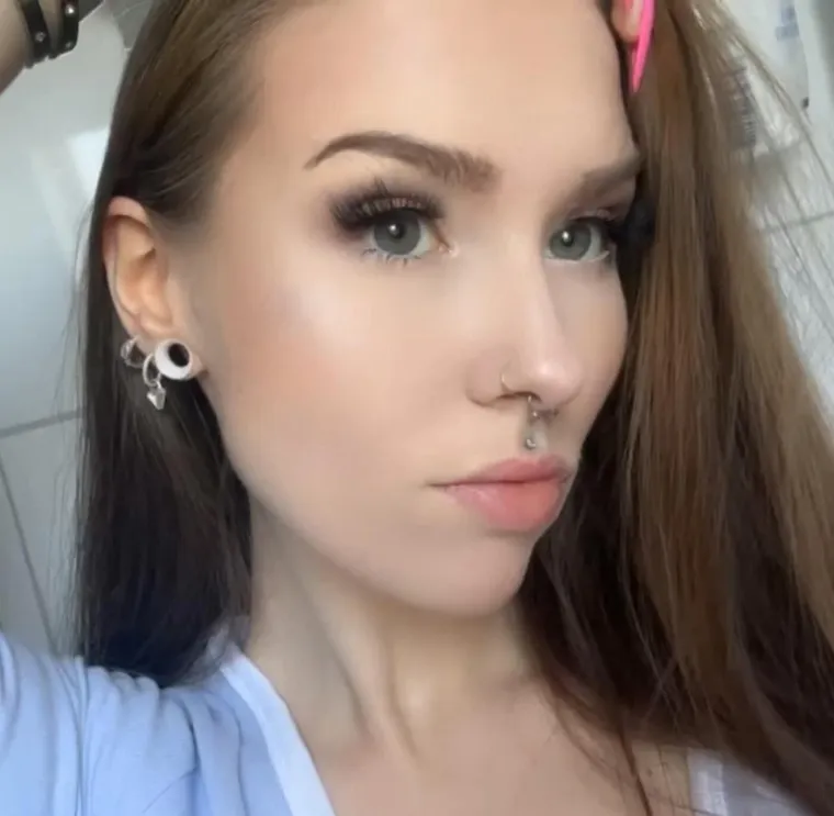 Na svoj izgled potrošila je čitavo bogatstvo: Obitelj je dovela do ludila, ali ne želi stati