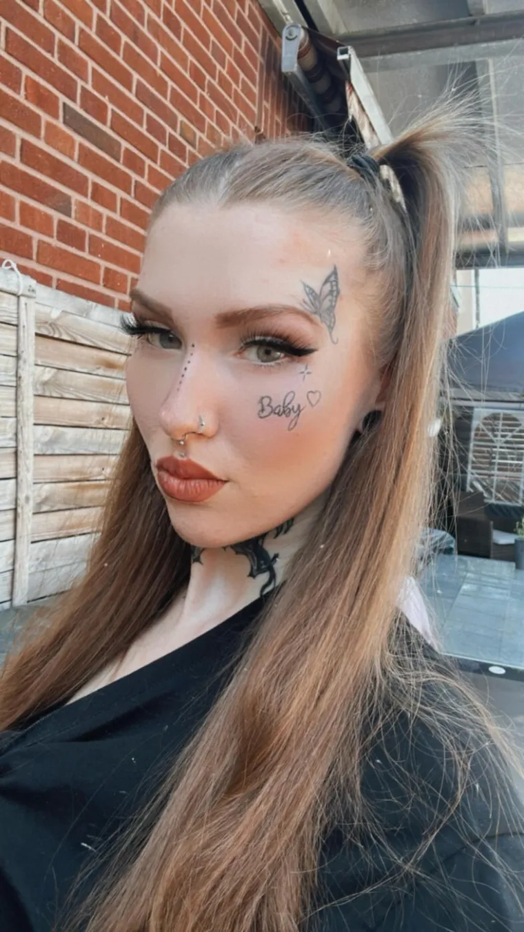 Na svoj izgled potrošila je čitavo bogatstvo: Obitelj je dovela do ludila, ali ne želi stati