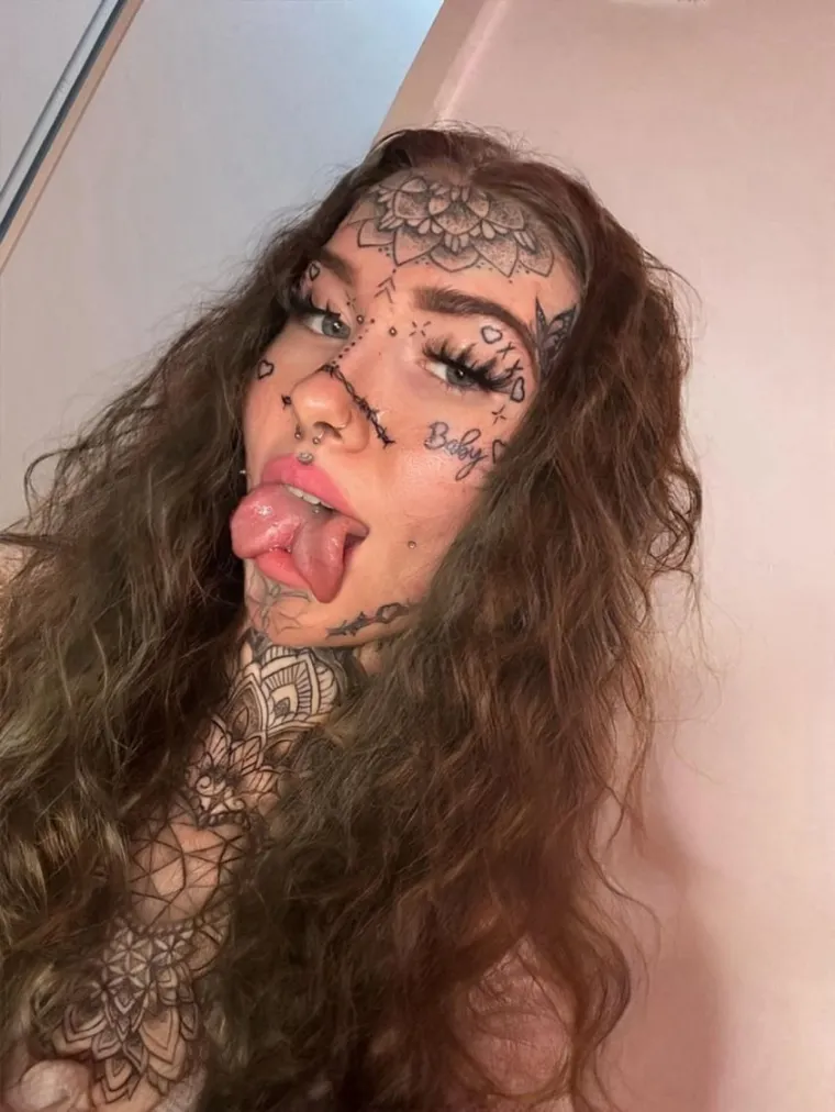 Na svoj izgled potrošila je čitavo bogatstvo: Obitelj je dovela do ludila, ali ne želi stati