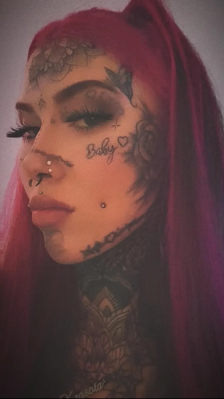 Na svoj izgled potrošila je čitavo bogatstvo: Obitelj je dovela do ludila, ali ne želi stati