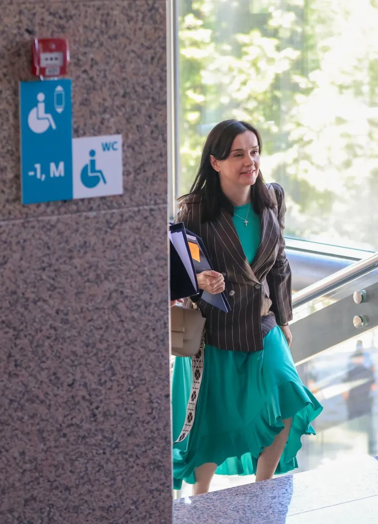 Od bundice na gradilištu do kožnjaka: Ovo su najbolja modna izdanja ministrice Vučković