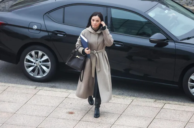 Od bundice na gradili&scaron;tu do kožnjaka: Ovo su najbolja modna izdanja ministrice Vučković