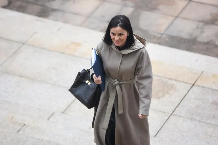 Od bundice na gradili&scaron;tu do kožnjaka: Ovo su najbolja modna izdanja ministrice Vučković