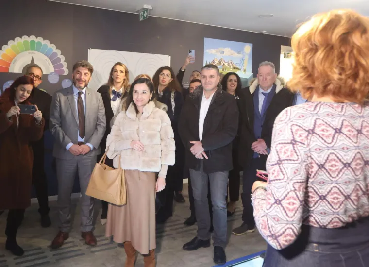 Od bundice na gradilištu do kožnjaka: Ovo su najbolja modna izdanja ministrice Vučković