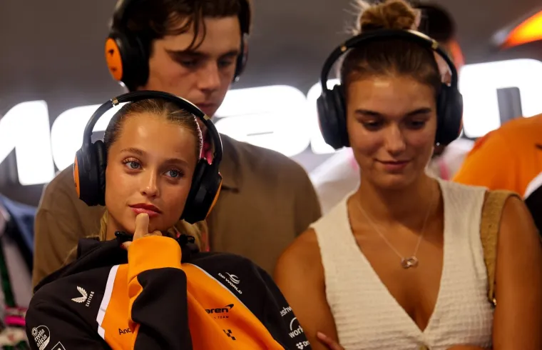 Kraljica paddocka: Zanosna plavuša zavladala Formulom 1 i zavela Landa Norrisa