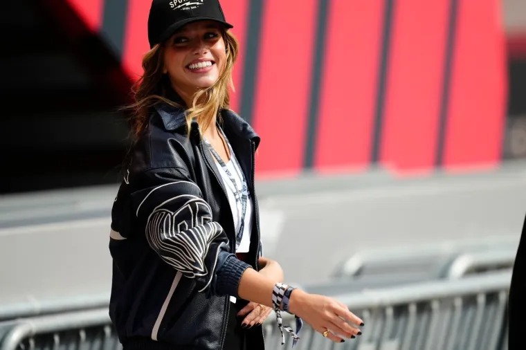 Kraljica paddocka: Zanosna plavuša zavladala Formulom 1 i zavela Landa Norrisa