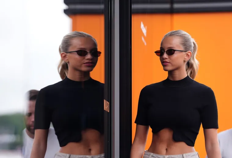 Kraljica paddocka: Zanosna plavuša zavladala Formulom 1 i zavela Landa Norrisa