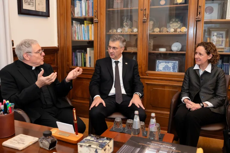 Pogledajte &scaron;to su sve Plenković i ministri radili u Vatikanu: 'Pozvat ćemo papu Lava u Hrvatsku'