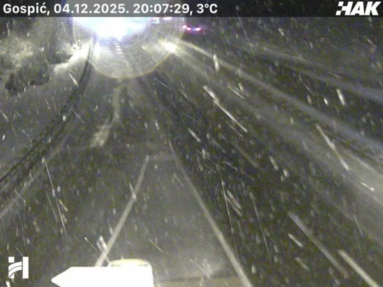 Snijeg zameo autocestu A1: HAK izdao upozorenje vozačima