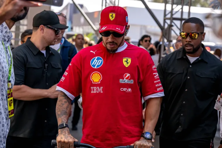 Za njima se sve žene okreću! Najzgodniji vozači Formule 1 zasjenili i svoje 'bolje polovice'