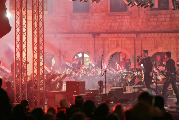 'Gorio je Dubrovnik': Pogledajte kakvu atmosferu je Thompson napravio prije 17 godina na Stradunu