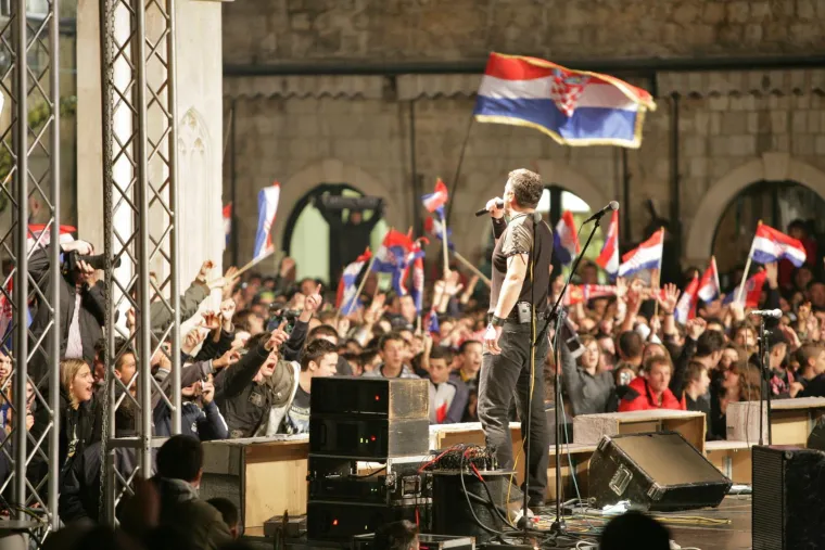 'Gorio je Dubrovnik': Pogledajte kakvu atmosferu je Thompson napravio prije 17 godina na Stradunu