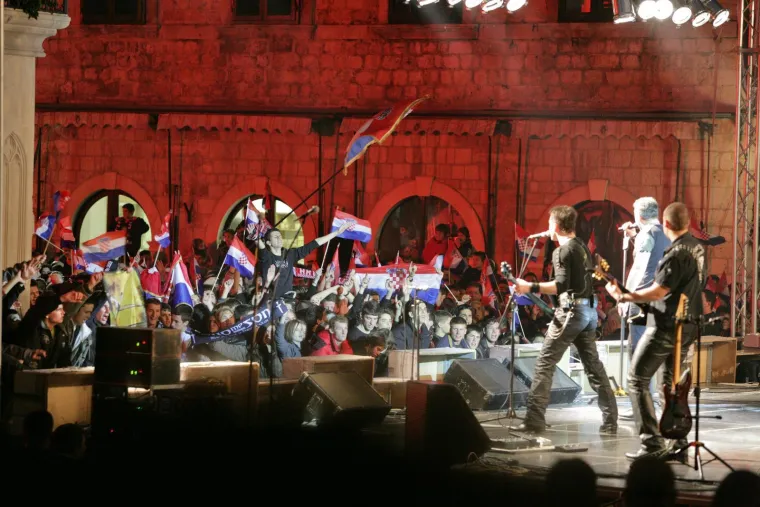 'Gorio je Dubrovnik': Pogledajte kakvu atmosferu je Thompson napravio prije 17 godina na Stradunu