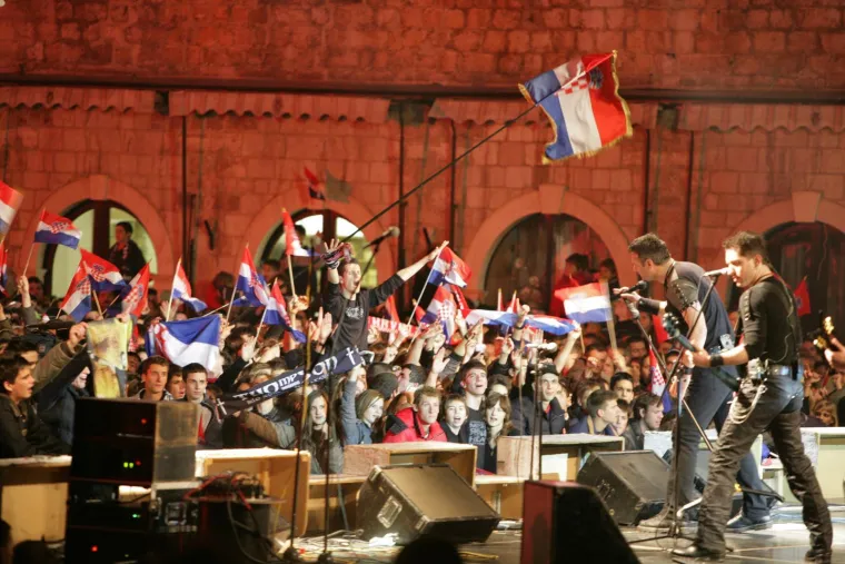 'Gorio je Dubrovnik': Pogledajte kakvu atmosferu je Thompson napravio prije 17 godina na Stradunu