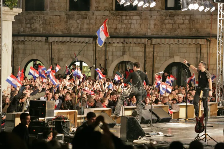 'Gorio je Dubrovnik': Pogledajte kakvu atmosferu je Thompson napravio prije 17 godina na Stradunu