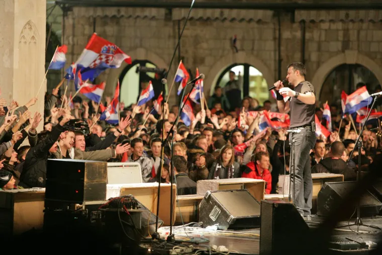 'Gorio je Dubrovnik': Pogledajte kakvu atmosferu je Thompson napravio prije 17 godina na Stradunu