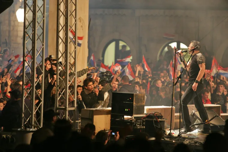 'Gorio je Dubrovnik': Pogledajte kakvu atmosferu je Thompson napravio prije 17 godina na Stradunu