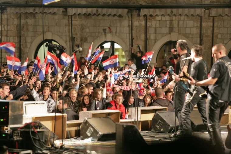 'Gorio je Dubrovnik': Pogledajte kakvu atmosferu je Thompson napravio prije 17 godina na Stradunu