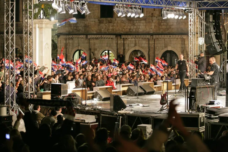 'Gorio je Dubrovnik': Pogledajte kakvu atmosferu je Thompson napravio prije 17 godina na Stradunu