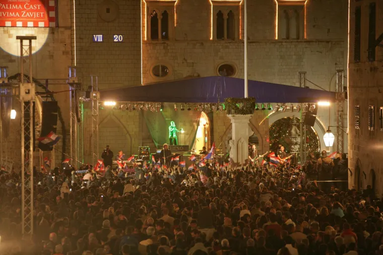 'Gorio je Dubrovnik': Pogledajte kakvu atmosferu je Thompson napravio prije 17 godina na Stradunu