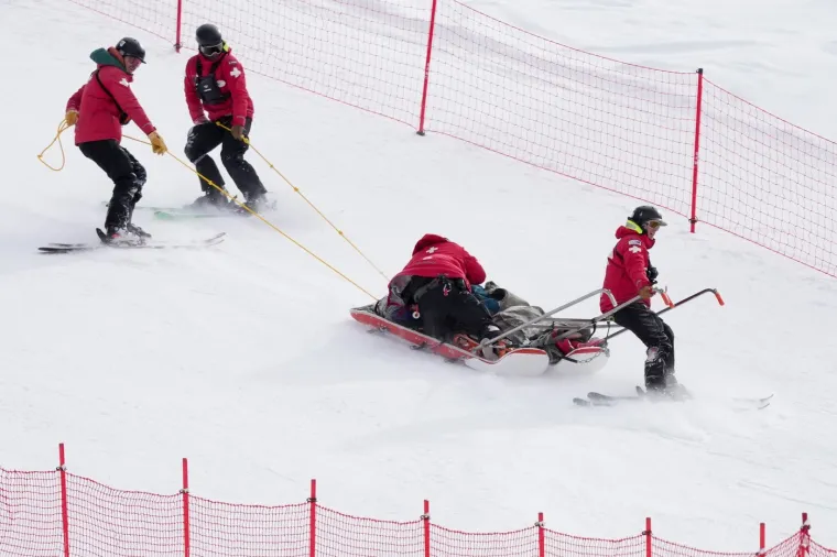 Nije za one slabog srca! Slovenski skijaš se teško polomio na jednoj od najopasnijih staza na svijetu