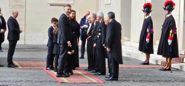 Uvijek dotjerana od glave do pete: Ana Maslać Plenković uoči susreta s Papom oduševila izgledom